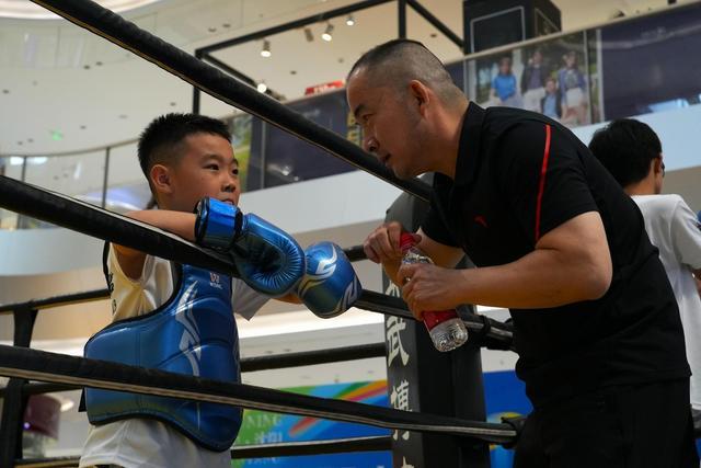 tenan, 脸上洋溢着, 动了武术散 tenan, 脸上洋溢着, 动了武术散