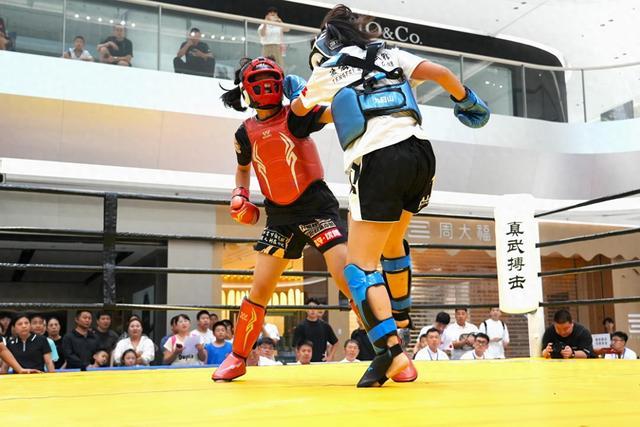 呐喊声此起 呐喊声此起