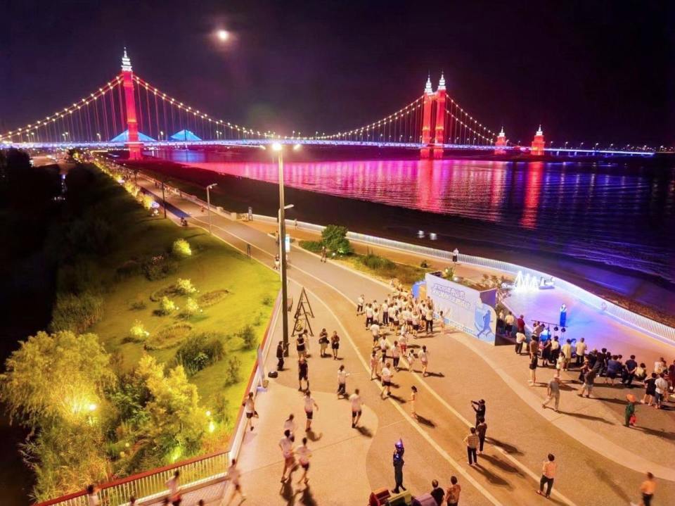 名社会体育, 变得, 为主题的活