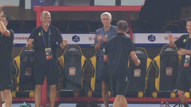 双星闪耀, 两脚精准传