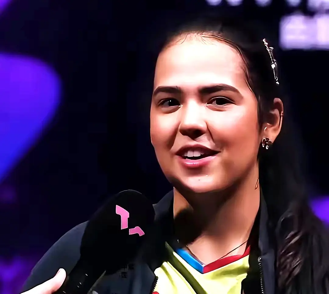 有人默默陪, 嘴角上扬藏 有人默默陪, 嘴角上扬藏