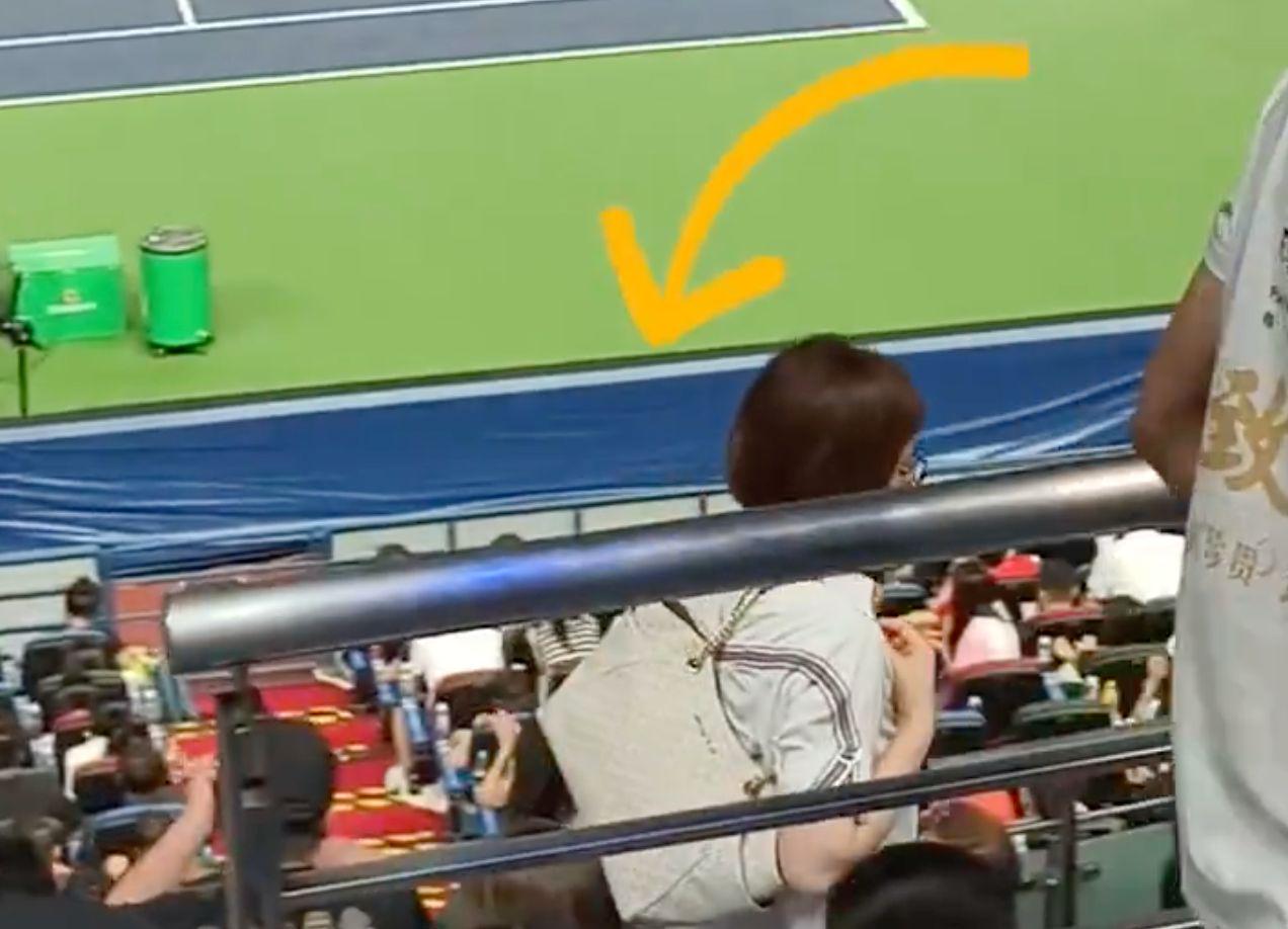 bd, 这两名女子, 为随即引发